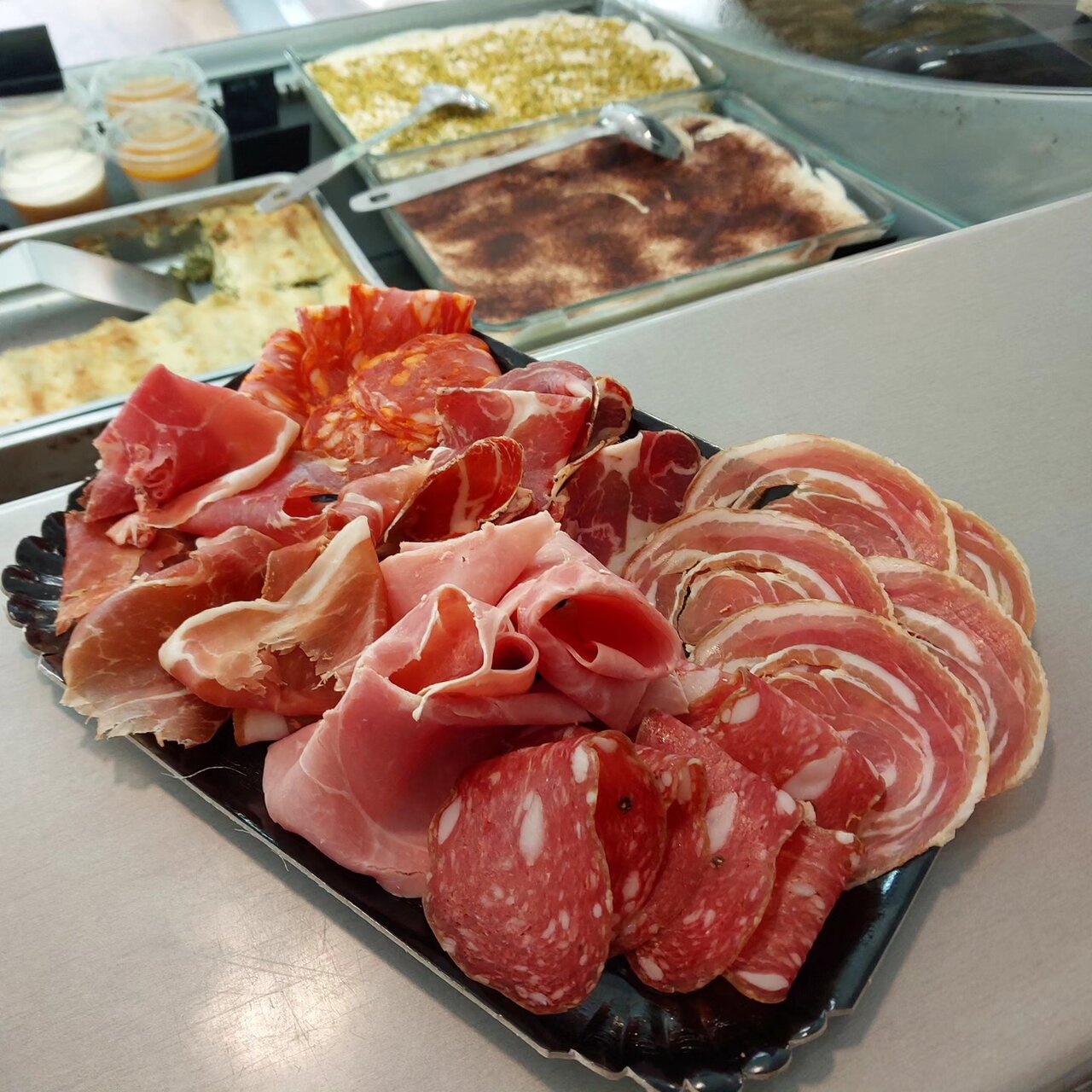 Buffet traiteur italien dressé par Cacio e Pepe