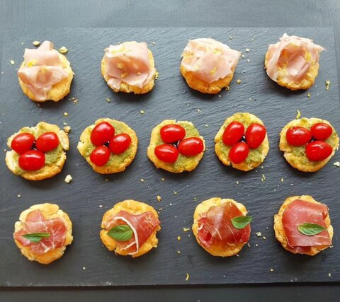 Assortiment de canapés apéritifs, publié sur Instagram