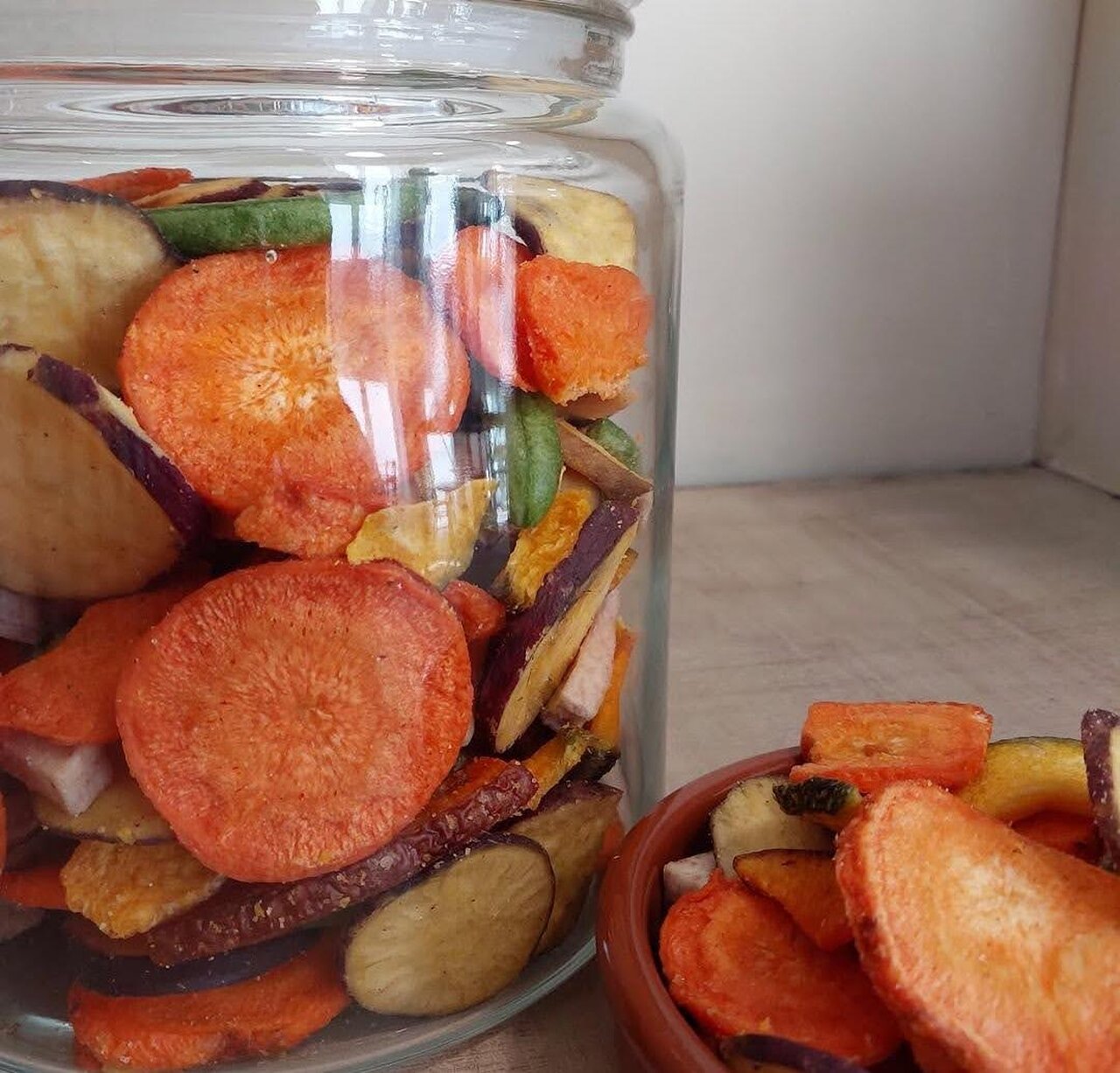 Chips de légumes maison, carottes et patates douces